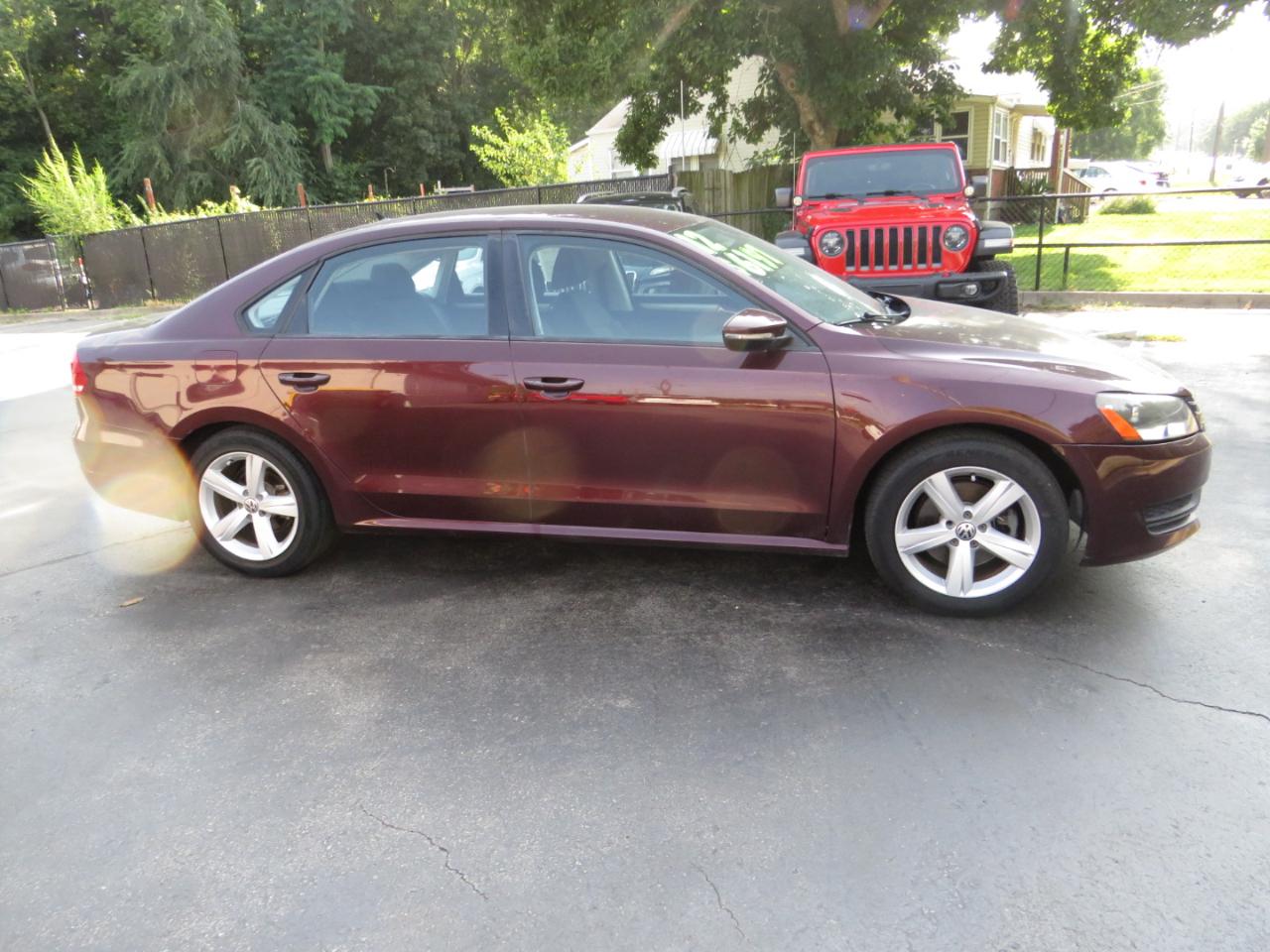 Volkswagen Passat 4dr Sdn 2.5L Auto S PZEV 2012
