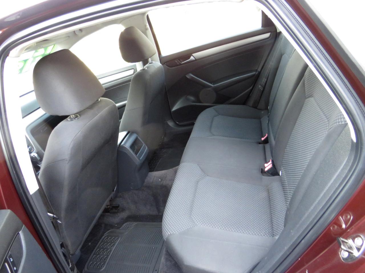 Volkswagen Passat 4dr Sdn 2.5L Auto S PZEV 2012