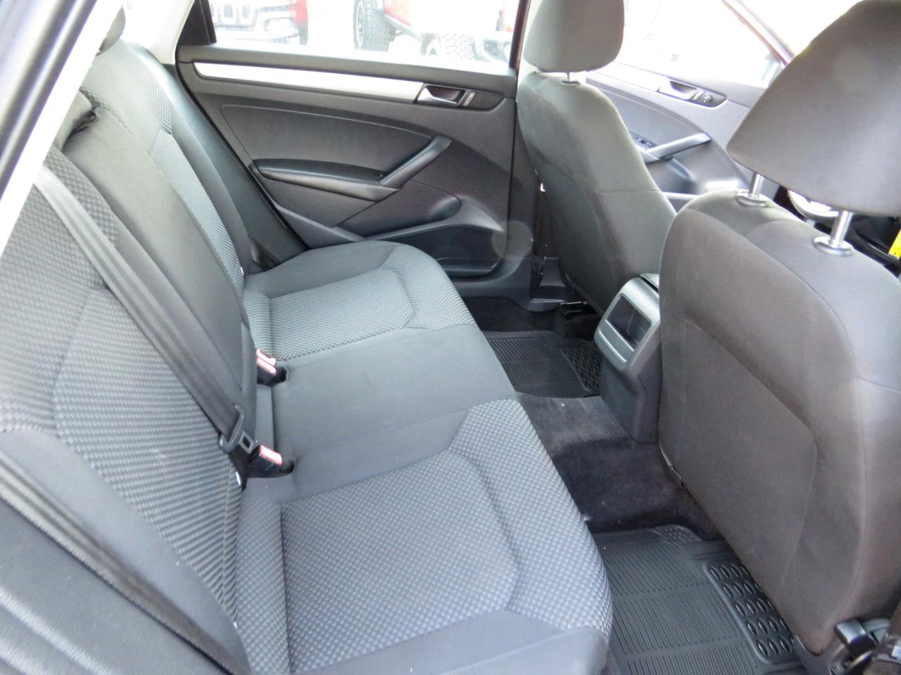 Volkswagen Passat 4dr Sdn 2.5L Auto S PZEV 2012