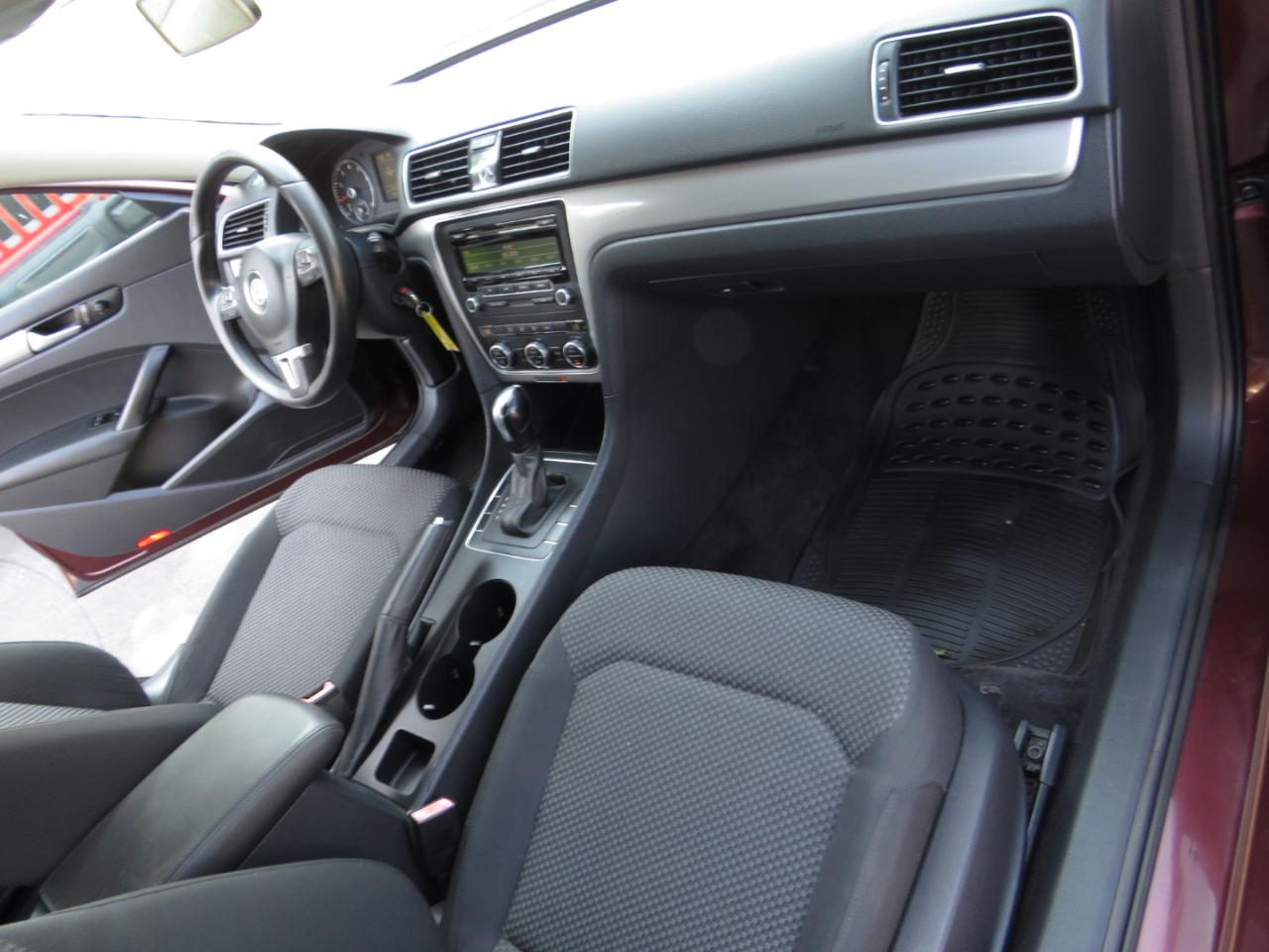 Volkswagen Passat 4dr Sdn 2.5L Auto S PZEV 2012