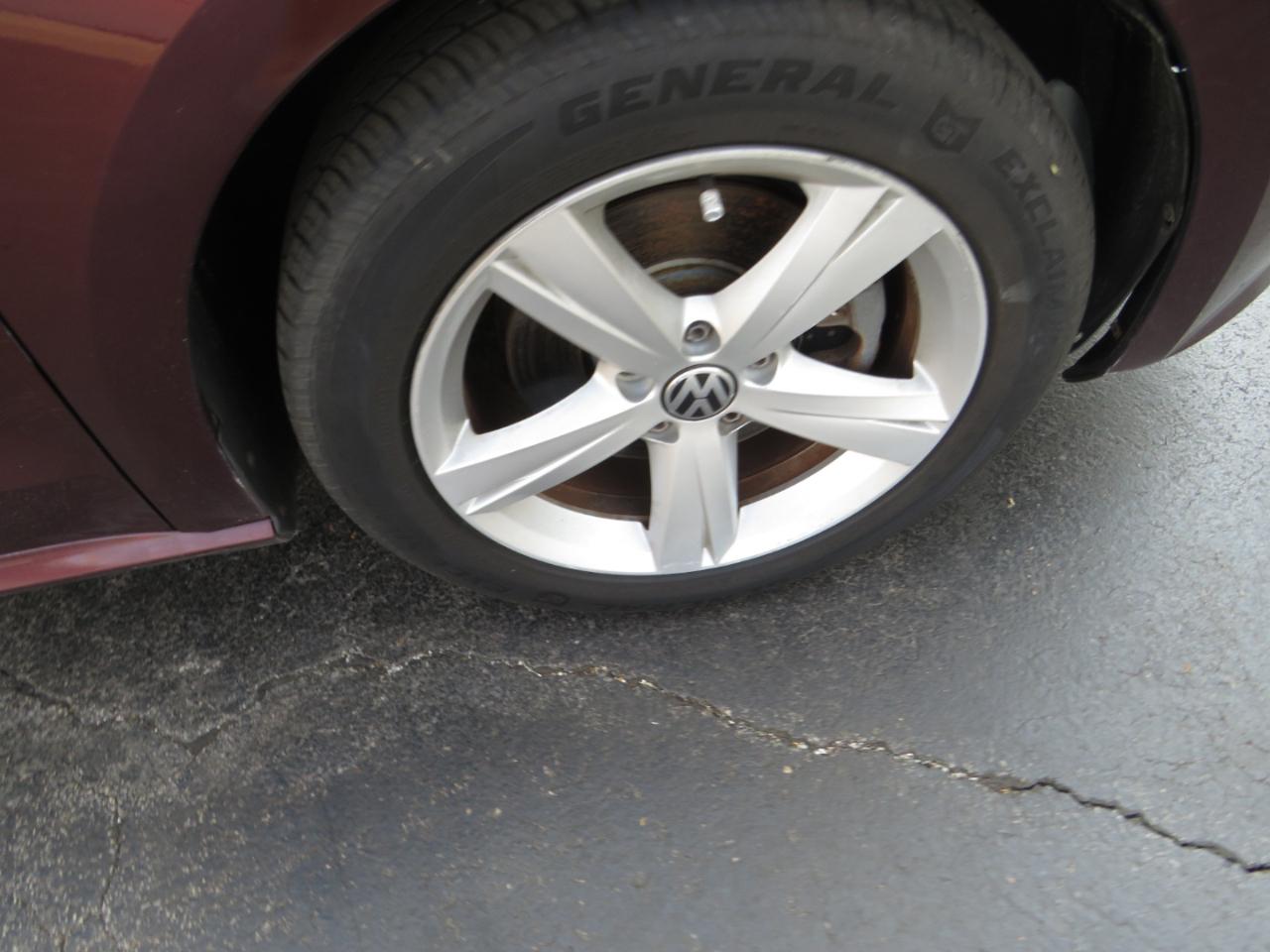 Volkswagen Passat 4dr Sdn 2.5L Auto S PZEV 2012