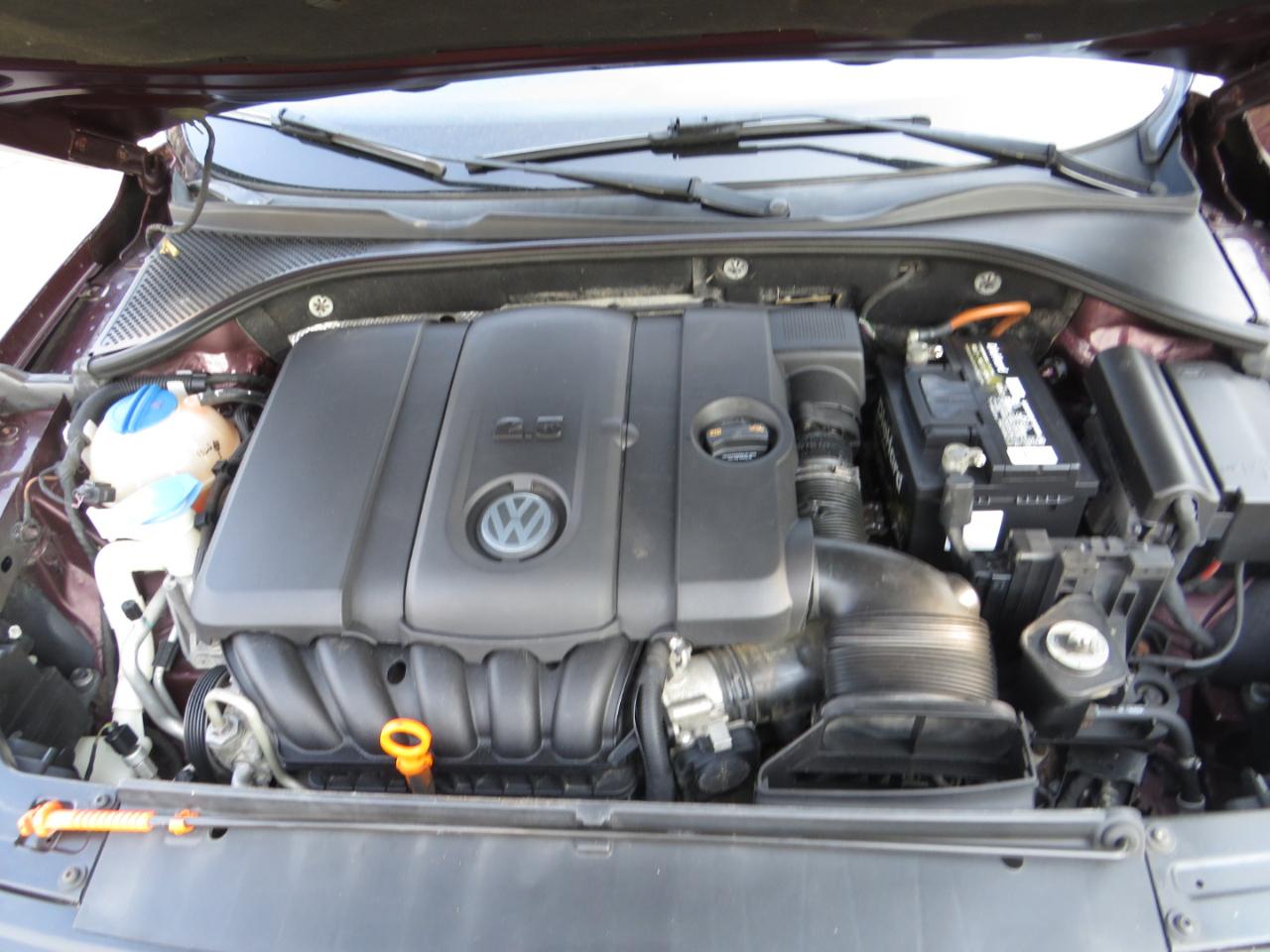 Volkswagen Passat 4dr Sdn 2.5L Auto S PZEV 2012