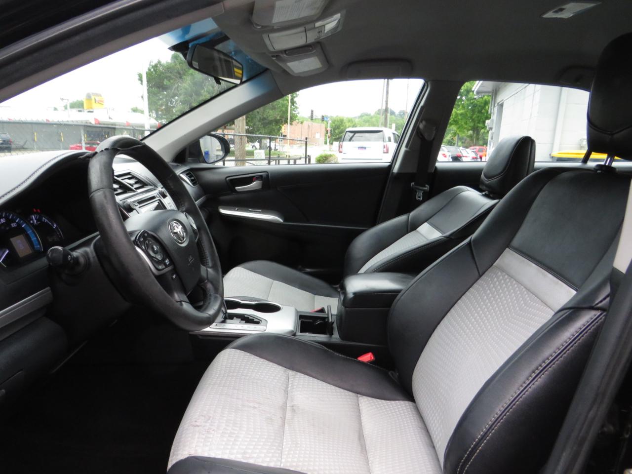 Toyota Camry Hybrid 2014.5 4dr Sdn SE Limited Edition (Natl) 2014