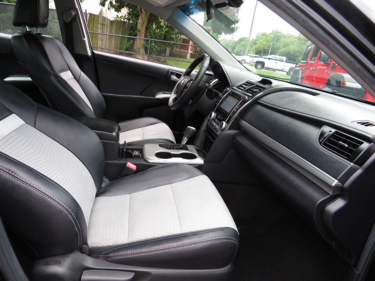Toyota Camry Hybrid 2014.5 4dr Sdn SE Limited Edition (Natl) 2014