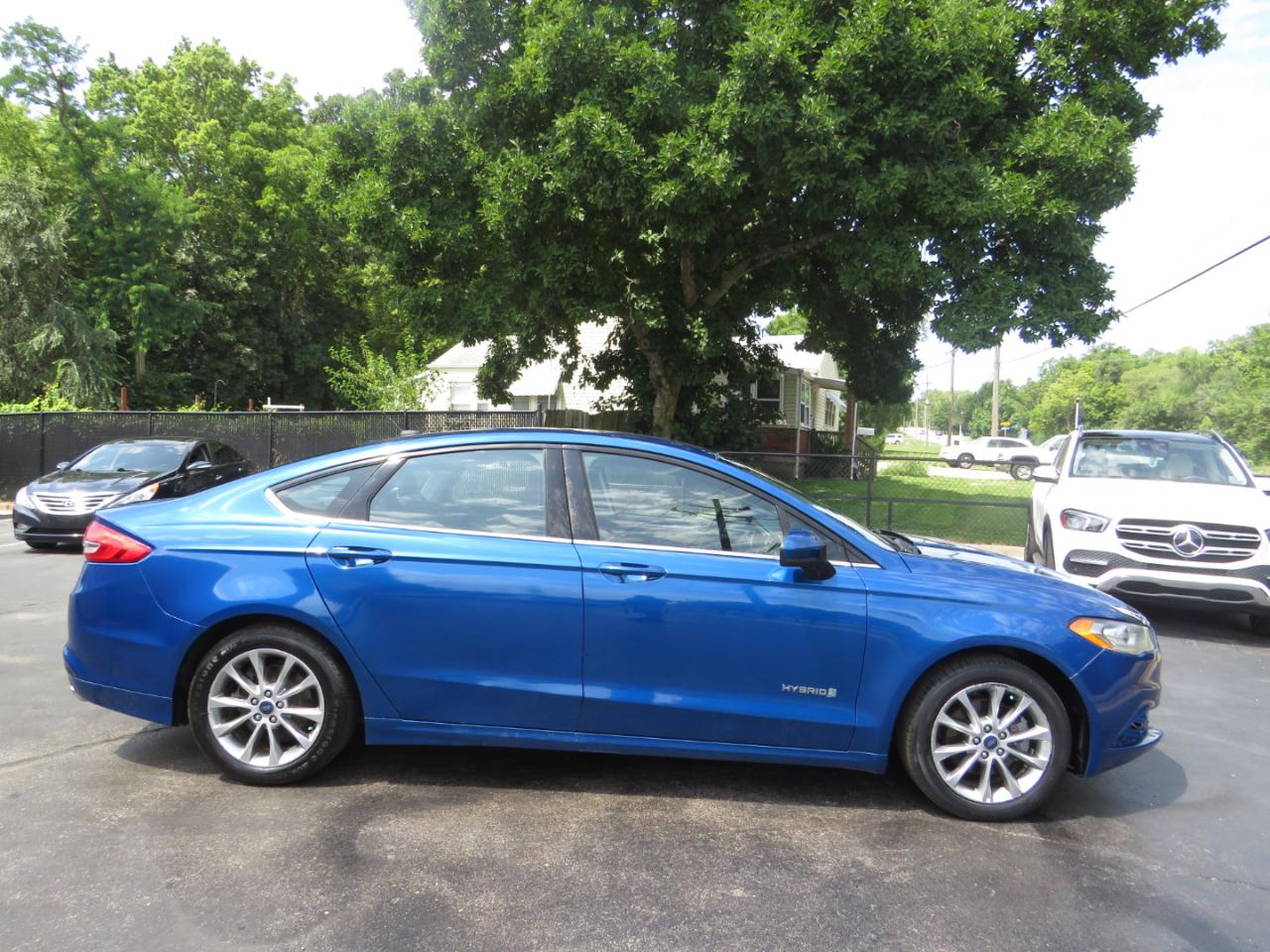 Ford Fusion Hybrid SE FWD 2017