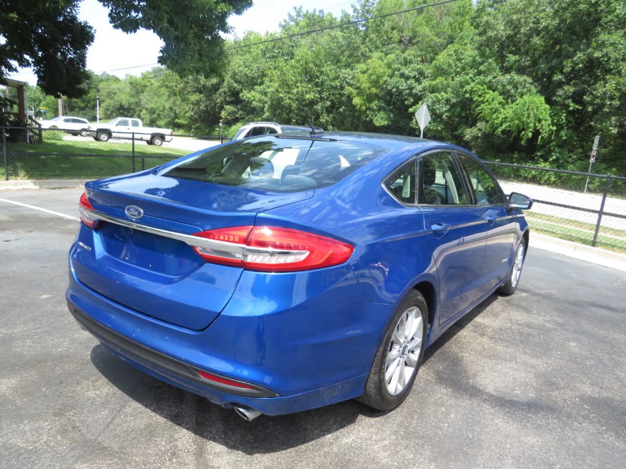 Ford Fusion Hybrid SE FWD 2017