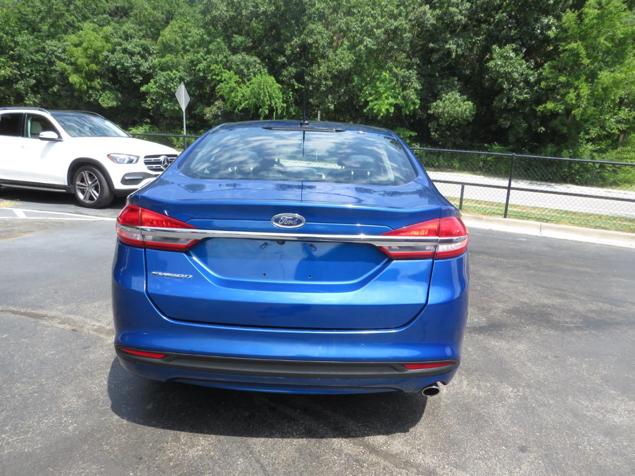 Ford Fusion Hybrid SE FWD 2017