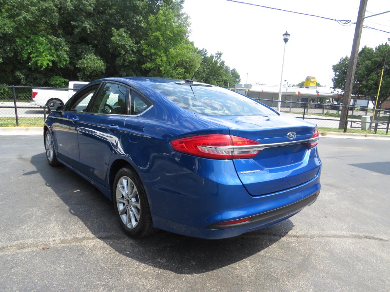 Ford Fusion Hybrid SE FWD 2017