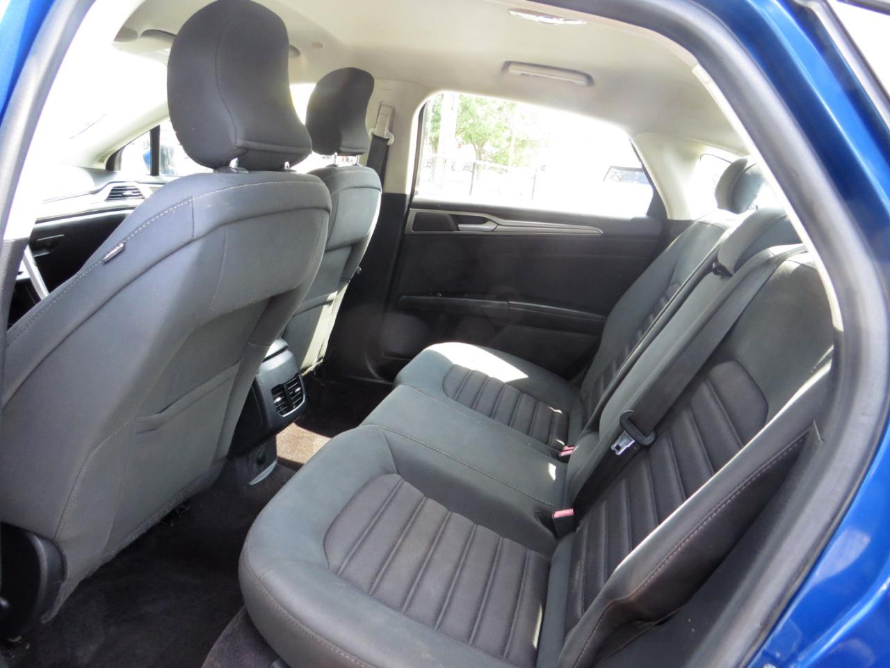 Ford Fusion Hybrid SE FWD 2017
