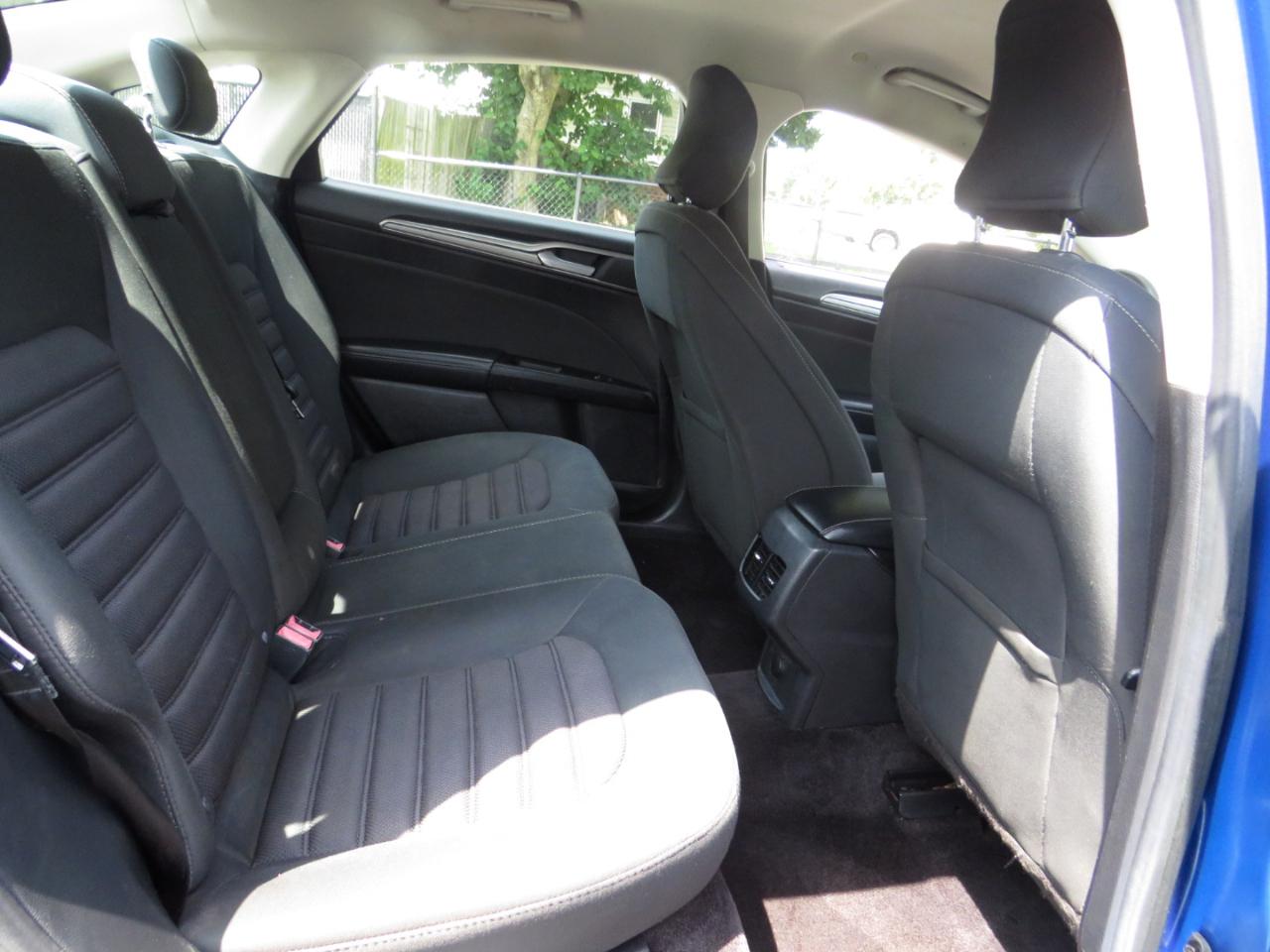 Ford Fusion Hybrid SE FWD 2017