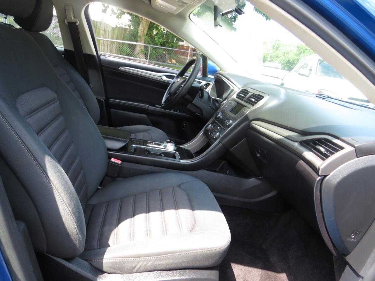 Ford Fusion Hybrid SE FWD 2017