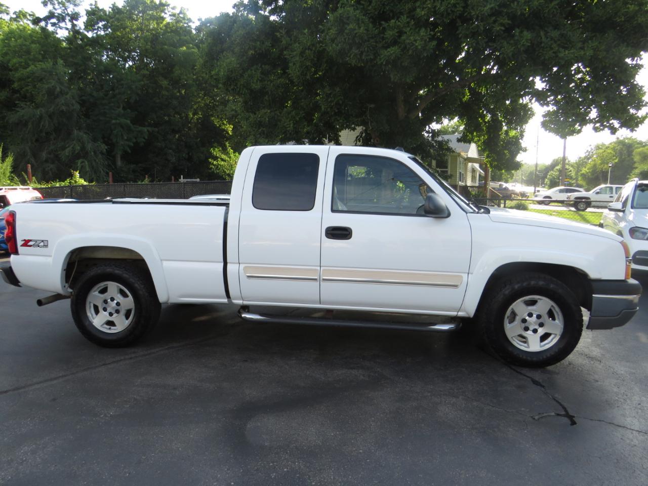 Chevrolet Silverado 1500 Ext Cab 143.5" WB 4WD Z71 2005