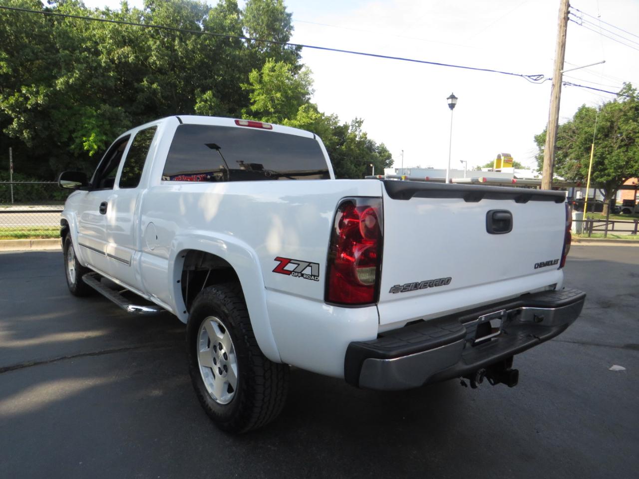 Chevrolet Silverado 1500 Ext Cab 143.5" WB 4WD Z71 2005