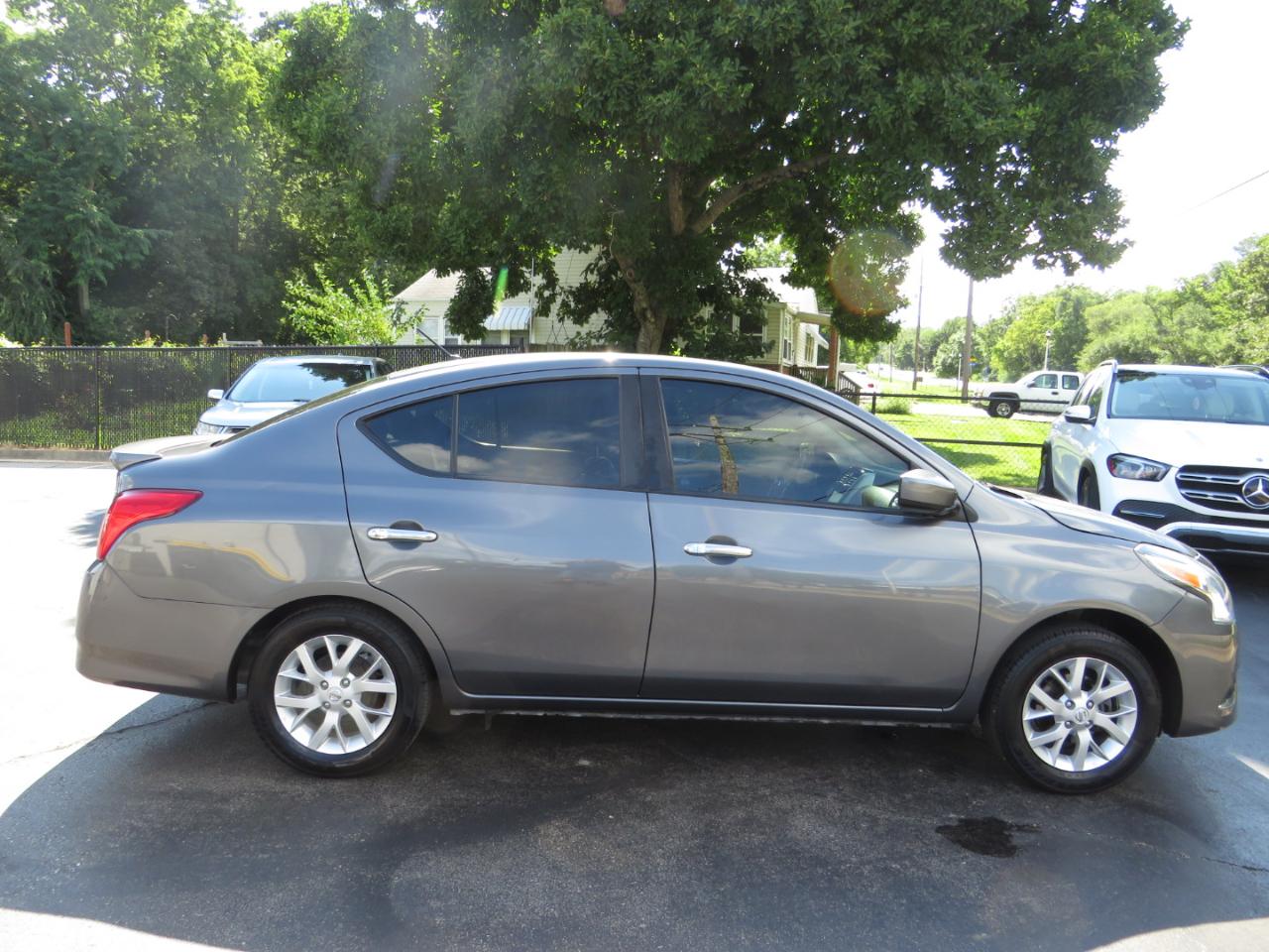 Nissan Versa Sedan 2018.5 SV CVT 2018