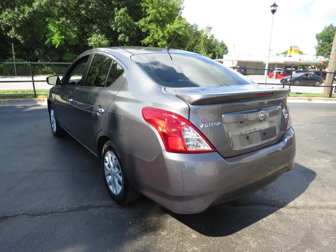 Nissan Versa Sedan 2018.5 SV CVT 2018