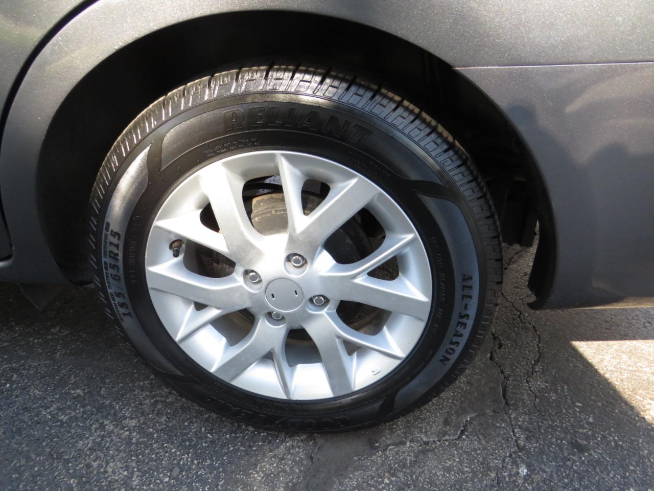 Nissan Versa Sedan 2018.5 SV CVT 2018