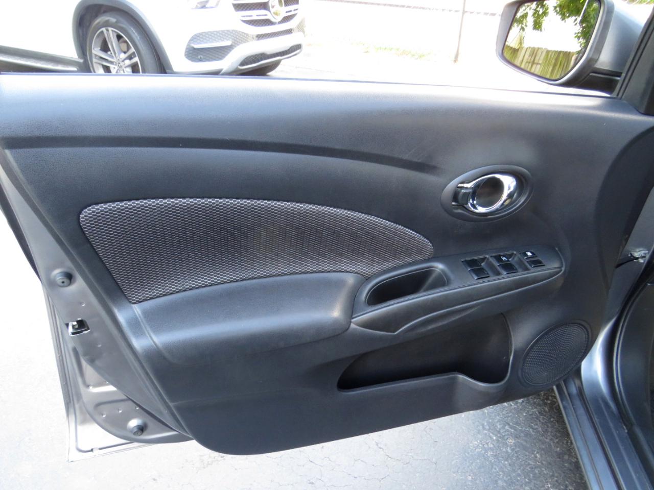 Nissan Versa Sedan 2018.5 SV CVT 2018