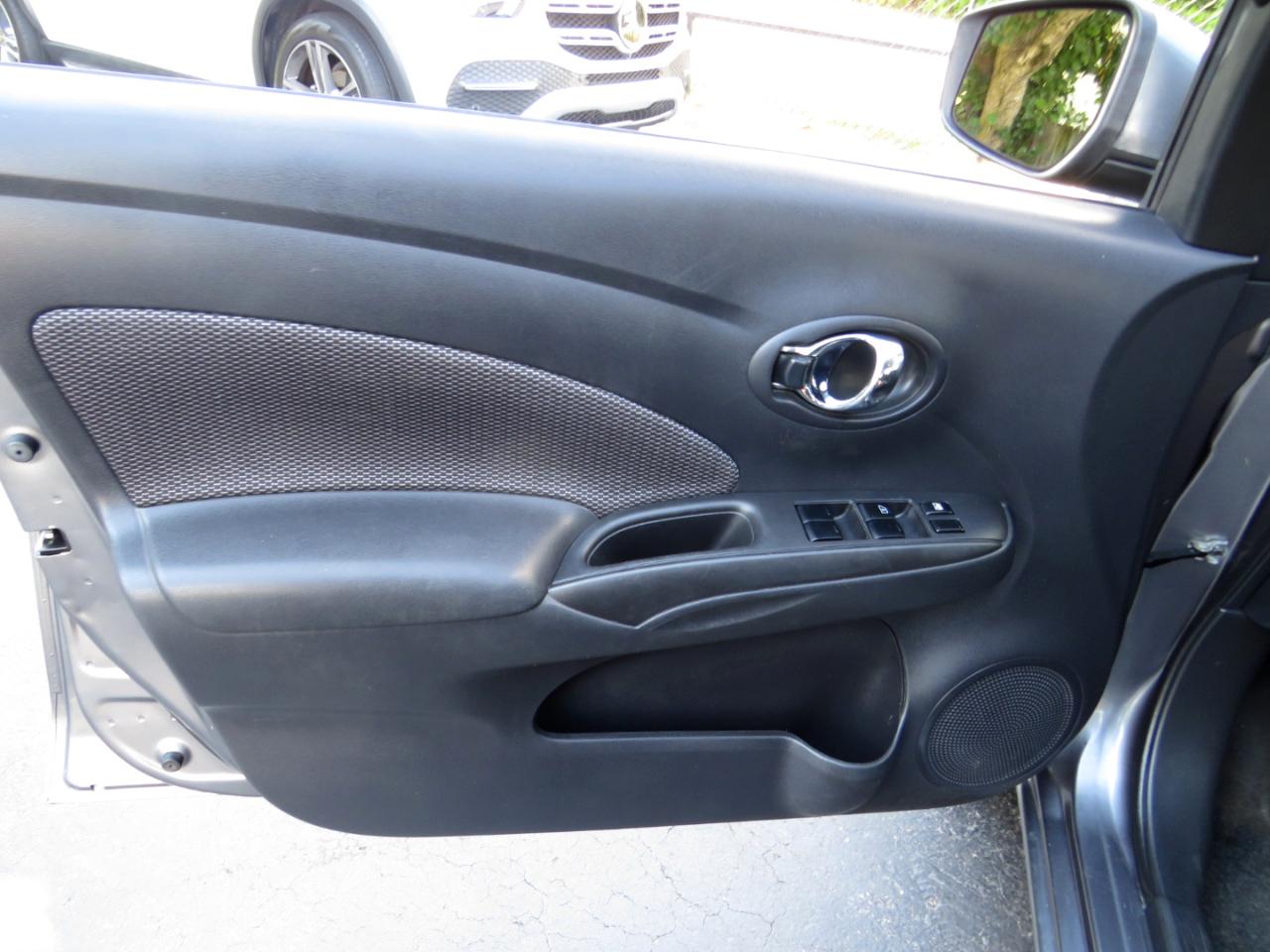 Nissan Versa Sedan 2018.5 SV CVT 2018