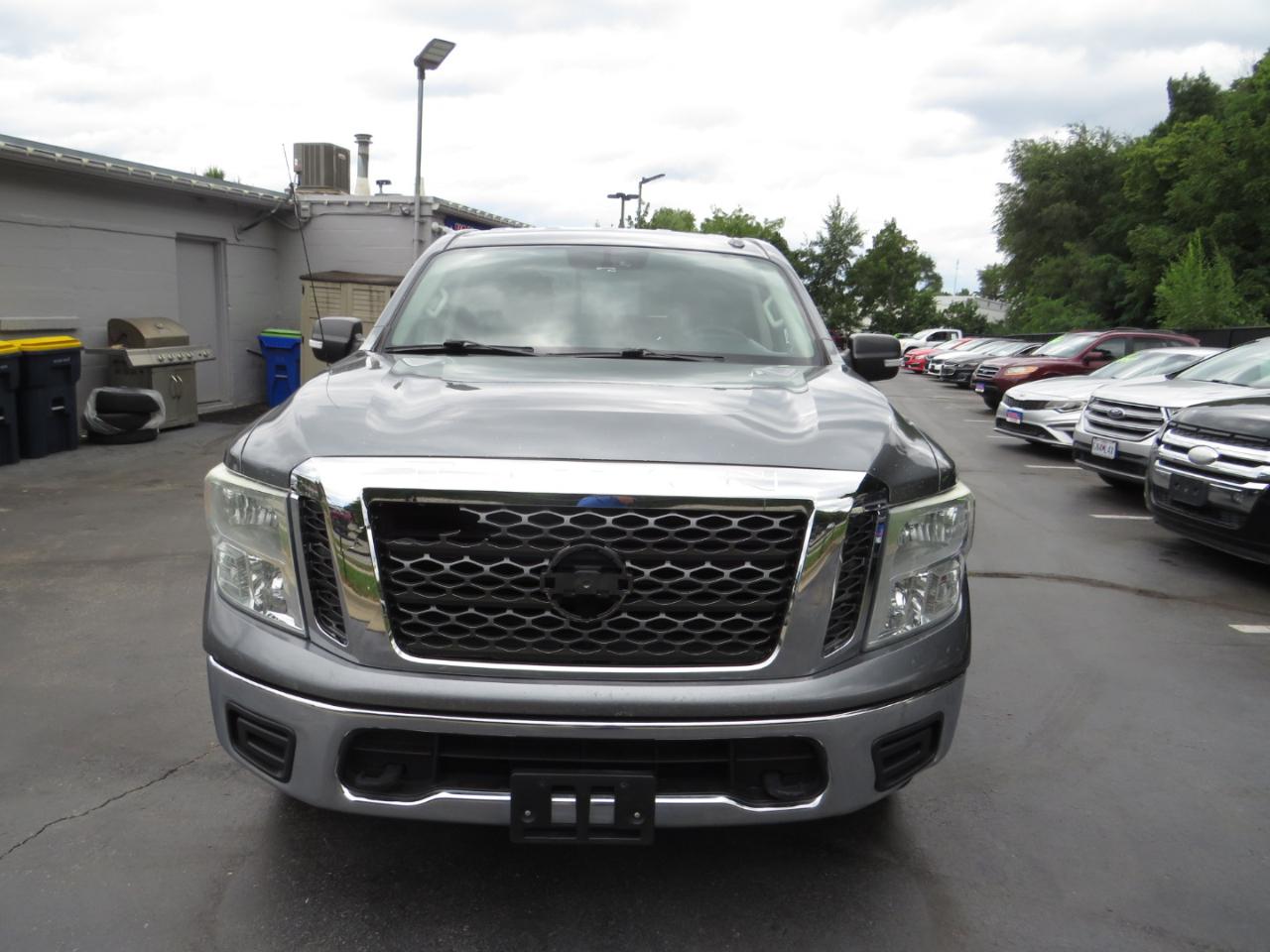 Nissan Titan 4x4 Crew Cab SV 2017