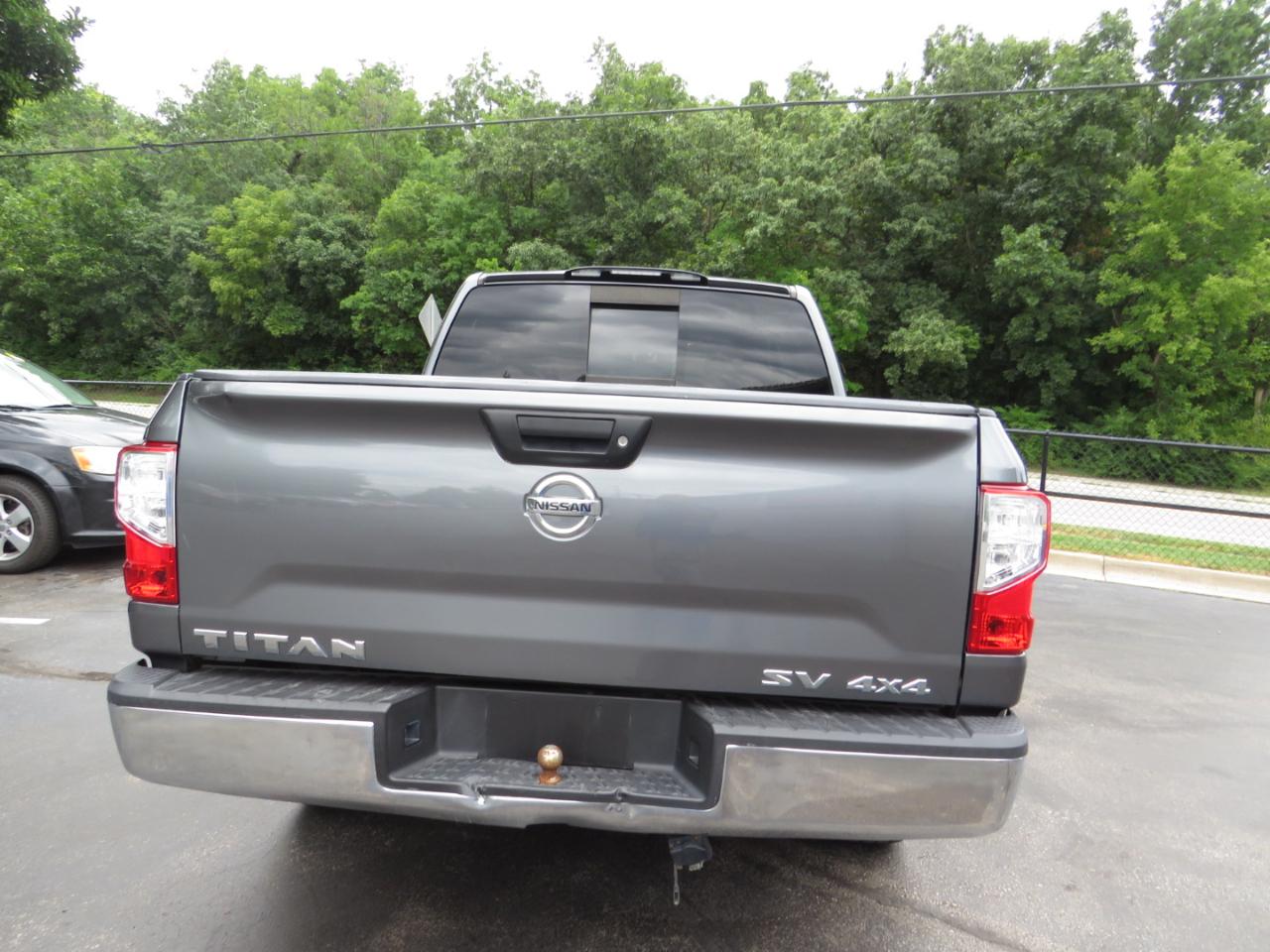 Nissan Titan 4x4 Crew Cab SV 2017