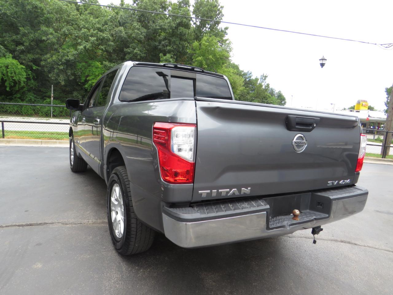 Nissan Titan 4x4 Crew Cab SV 2017