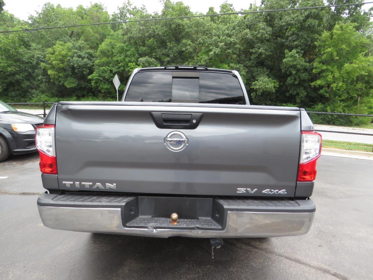 Nissan Titan 4x4 Crew Cab SV 2017