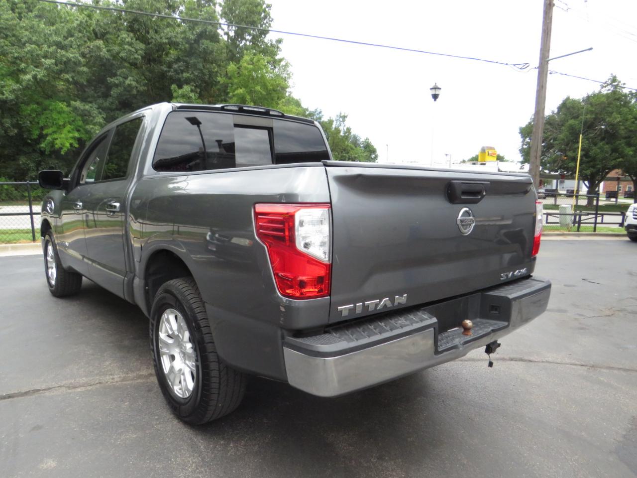 Nissan Titan 4x4 Crew Cab SV 2017