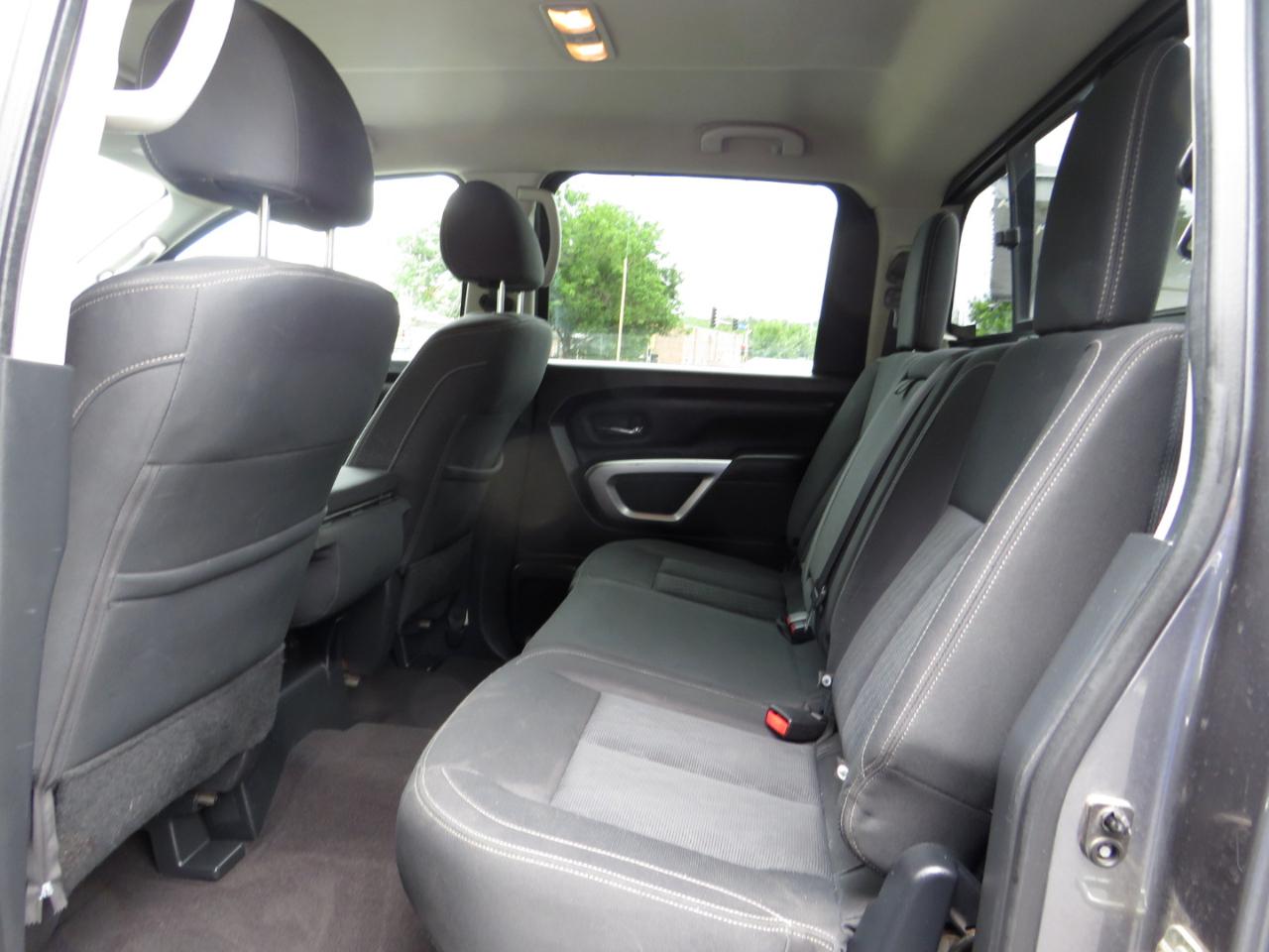 Nissan Titan 4x4 Crew Cab SV 2017