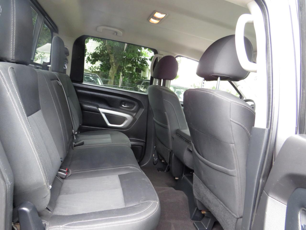Nissan Titan 4x4 Crew Cab SV 2017