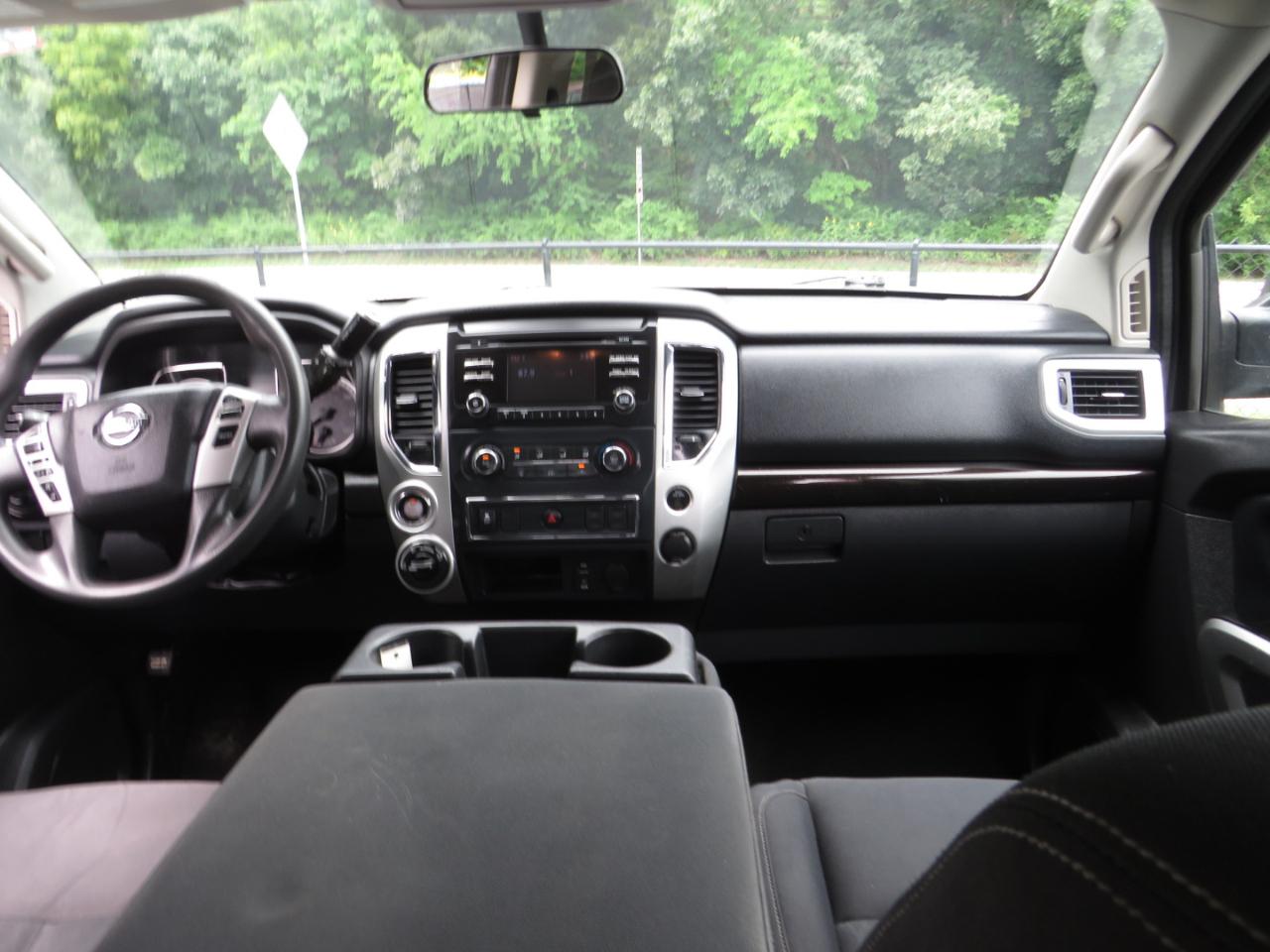 Nissan Titan 4x4 Crew Cab SV 2017