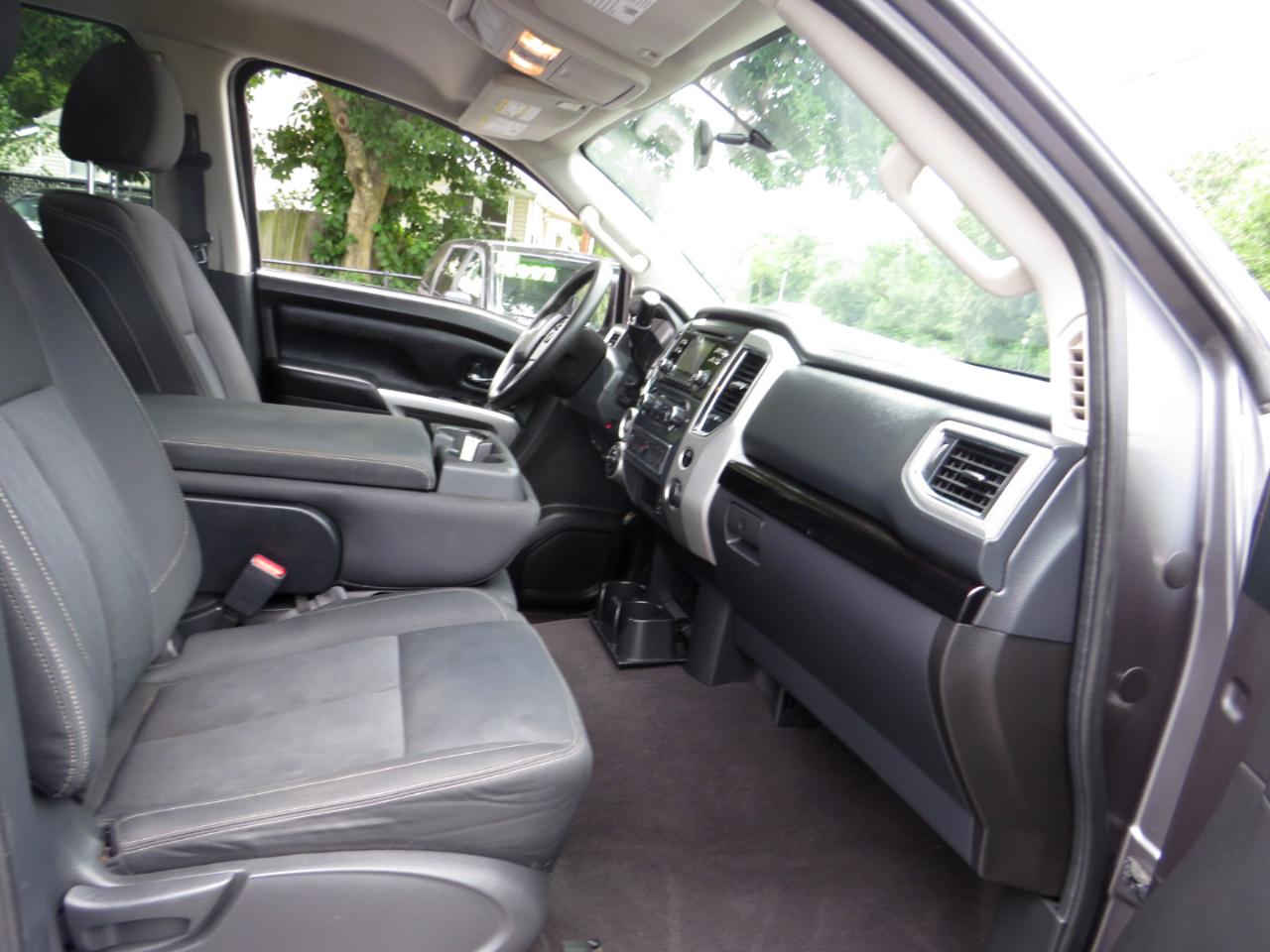 Nissan Titan 4x4 Crew Cab SV 2017
