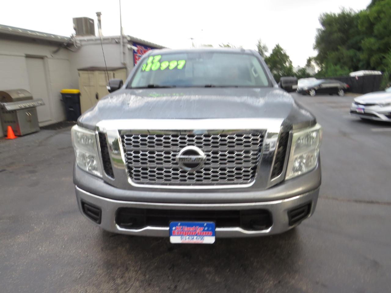 Nissan Titan 4x4 Crew Cab SV 2017