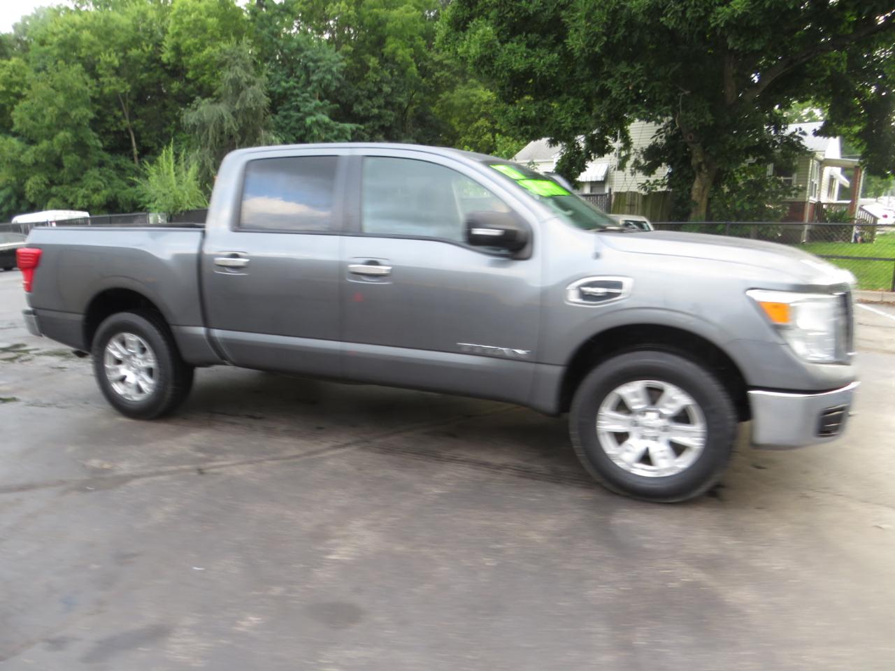 Nissan Titan 4x4 Crew Cab SV 2017