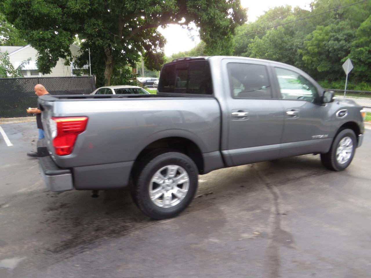 Nissan Titan 4x4 Crew Cab SV 2017