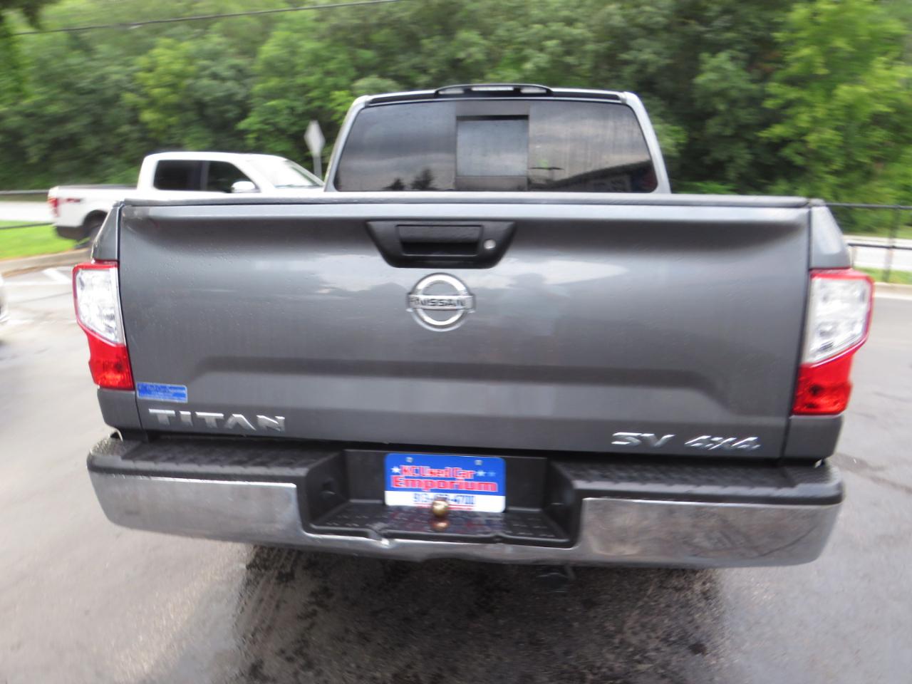 Nissan Titan 4x4 Crew Cab SV 2017