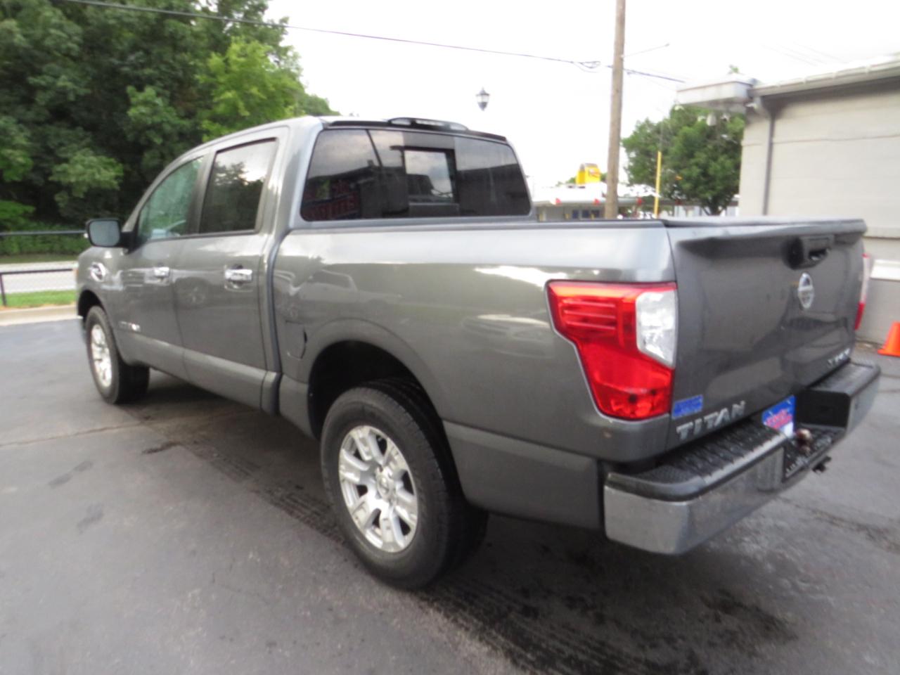 Nissan Titan 4x4 Crew Cab SV 2017