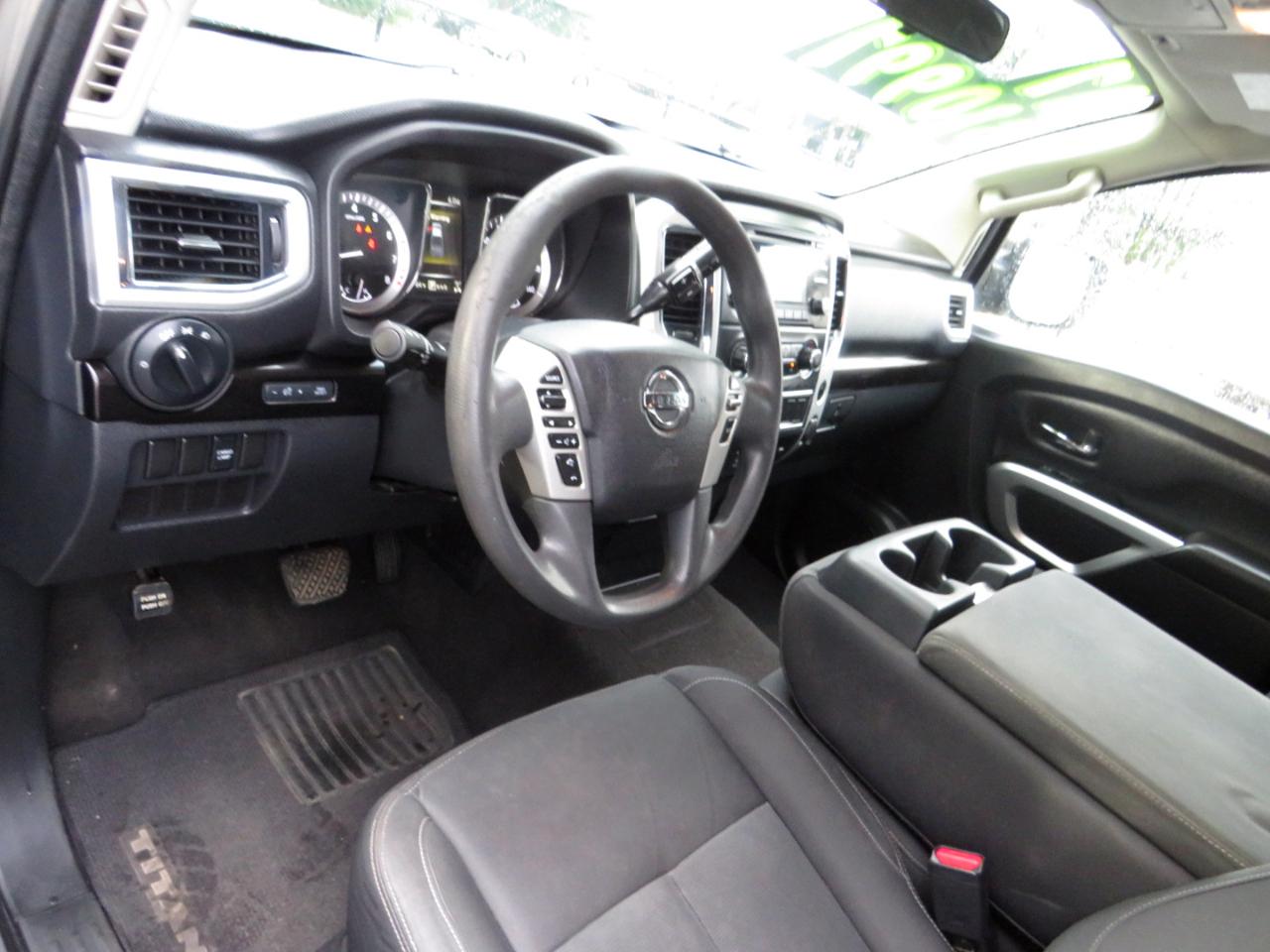 Nissan Titan 4x4 Crew Cab SV 2017