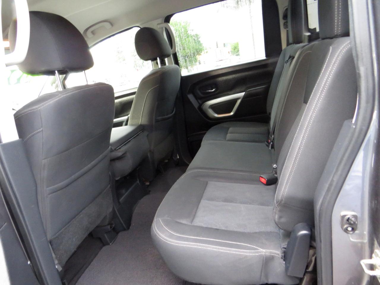 Nissan Titan 4x4 Crew Cab SV 2017