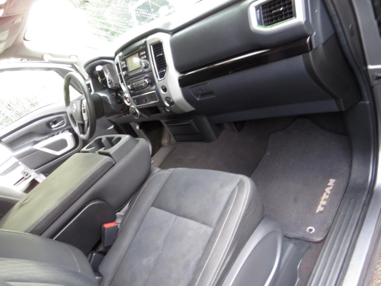 Nissan Titan 4x4 Crew Cab SV 2017