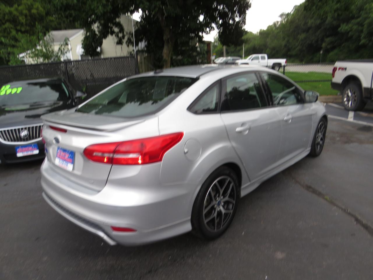 Ford Focus 4dr Sdn SE 2016