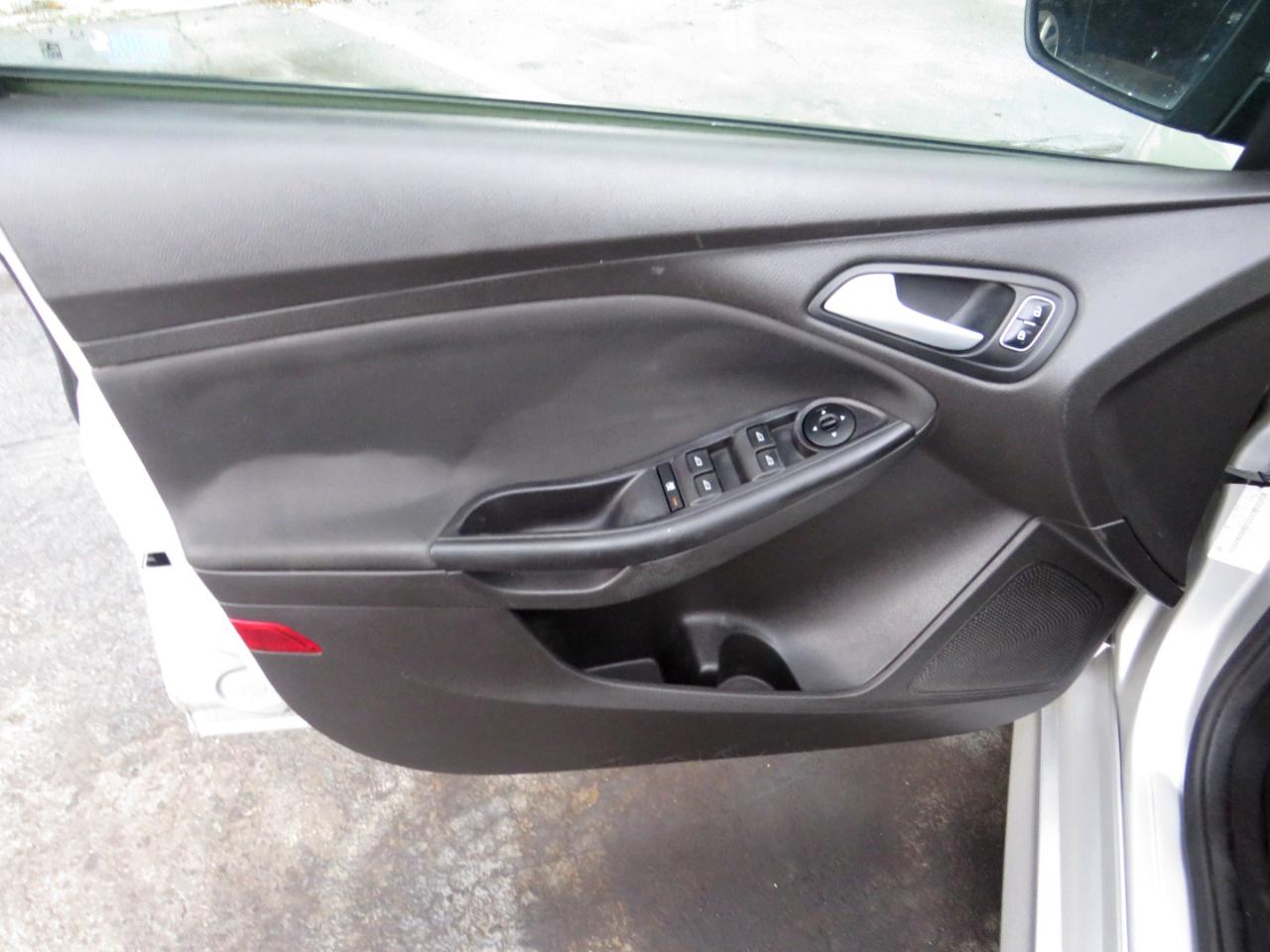 Ford Focus 4dr Sdn SE 2016
