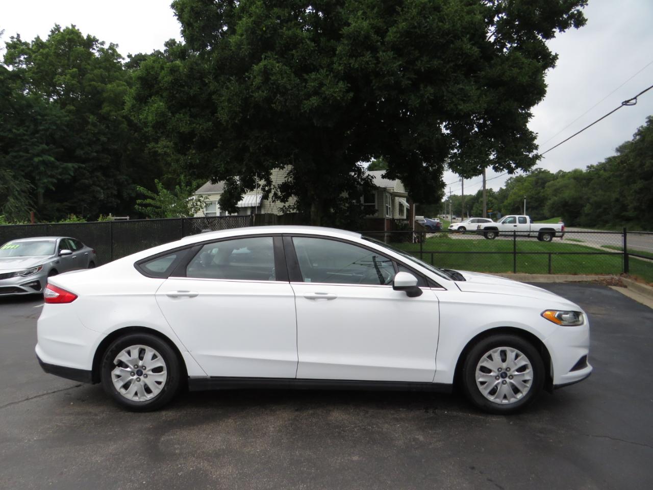 Ford Fusion 4dr Sdn S FWD 2013