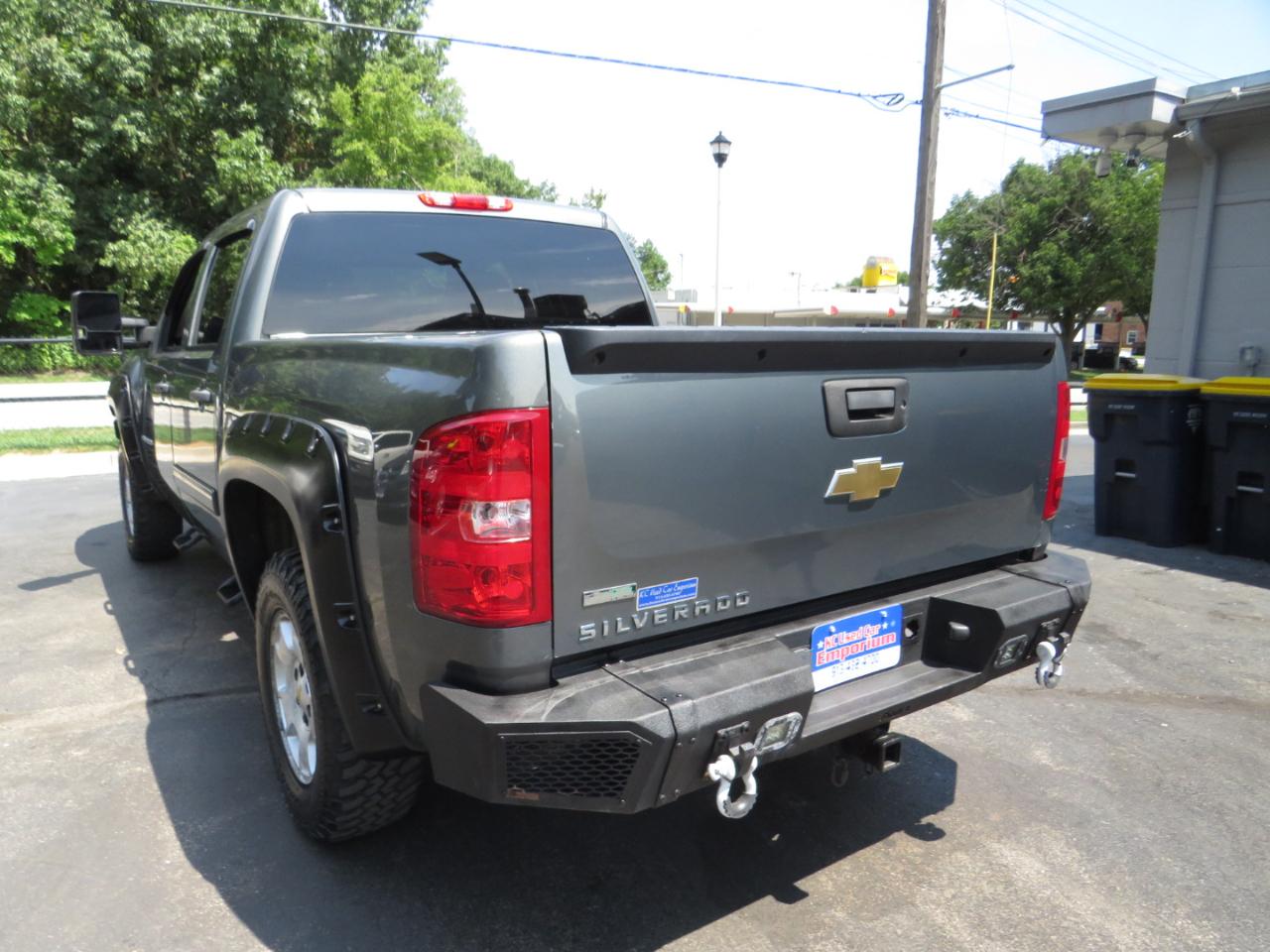 Chevrolet Silverado 1500 4WD Crew Cab 143.5" LT 2011