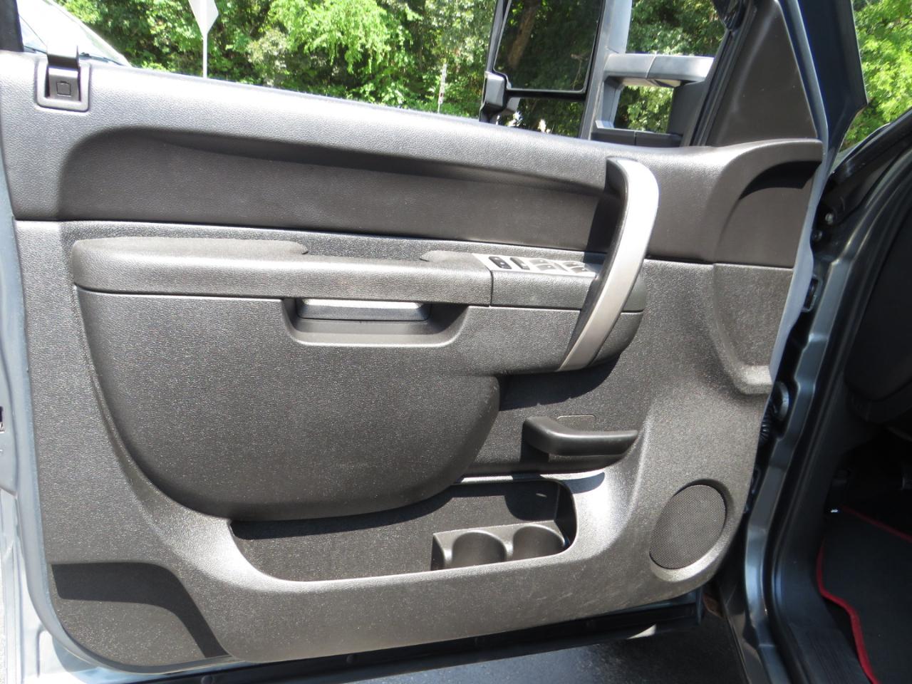Chevrolet Silverado 1500 4WD Crew Cab 143.5" LT 2011