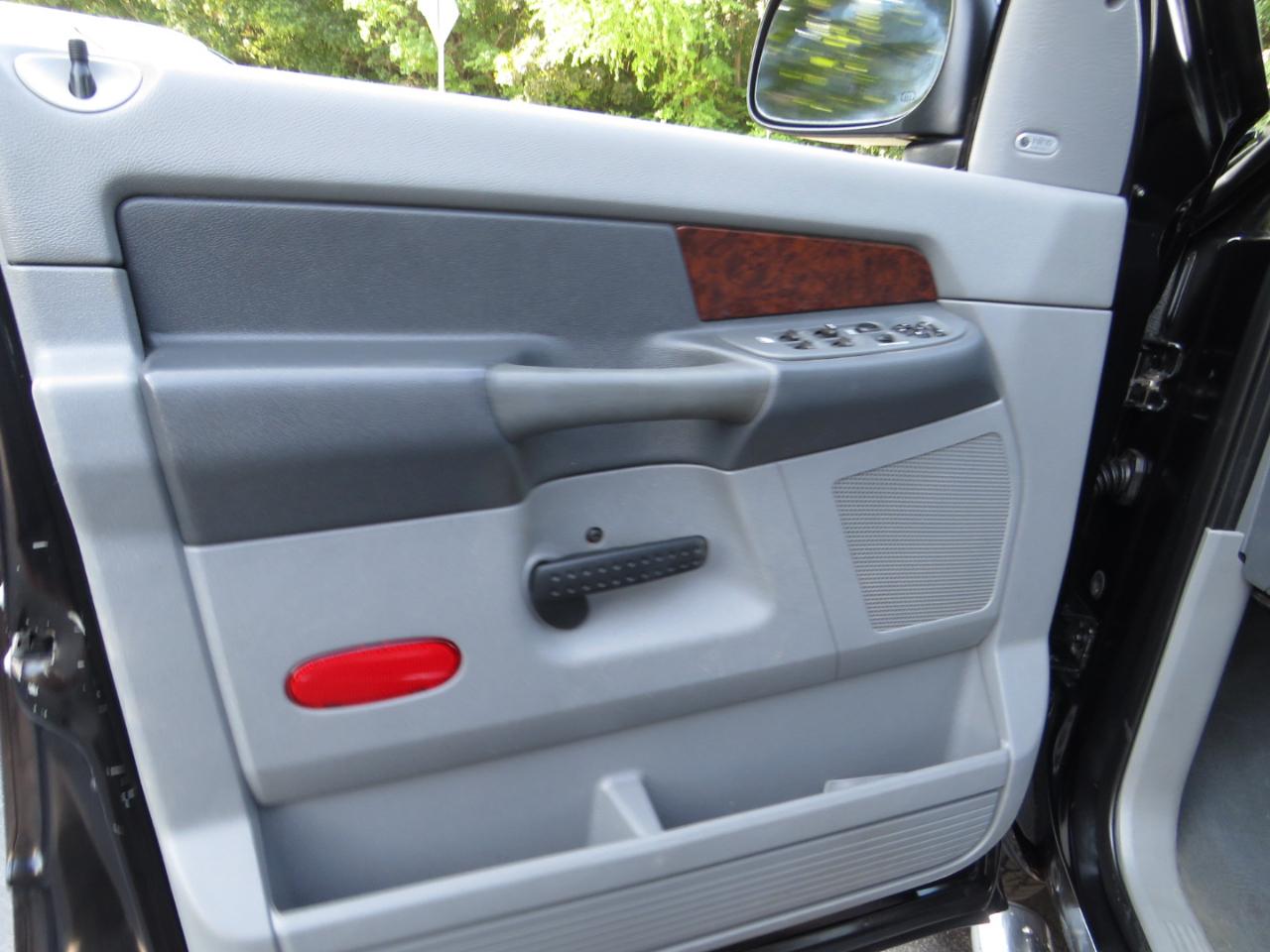 Dodge Ram 1500 4WD Quad Cab 140.5" Laramie 2008