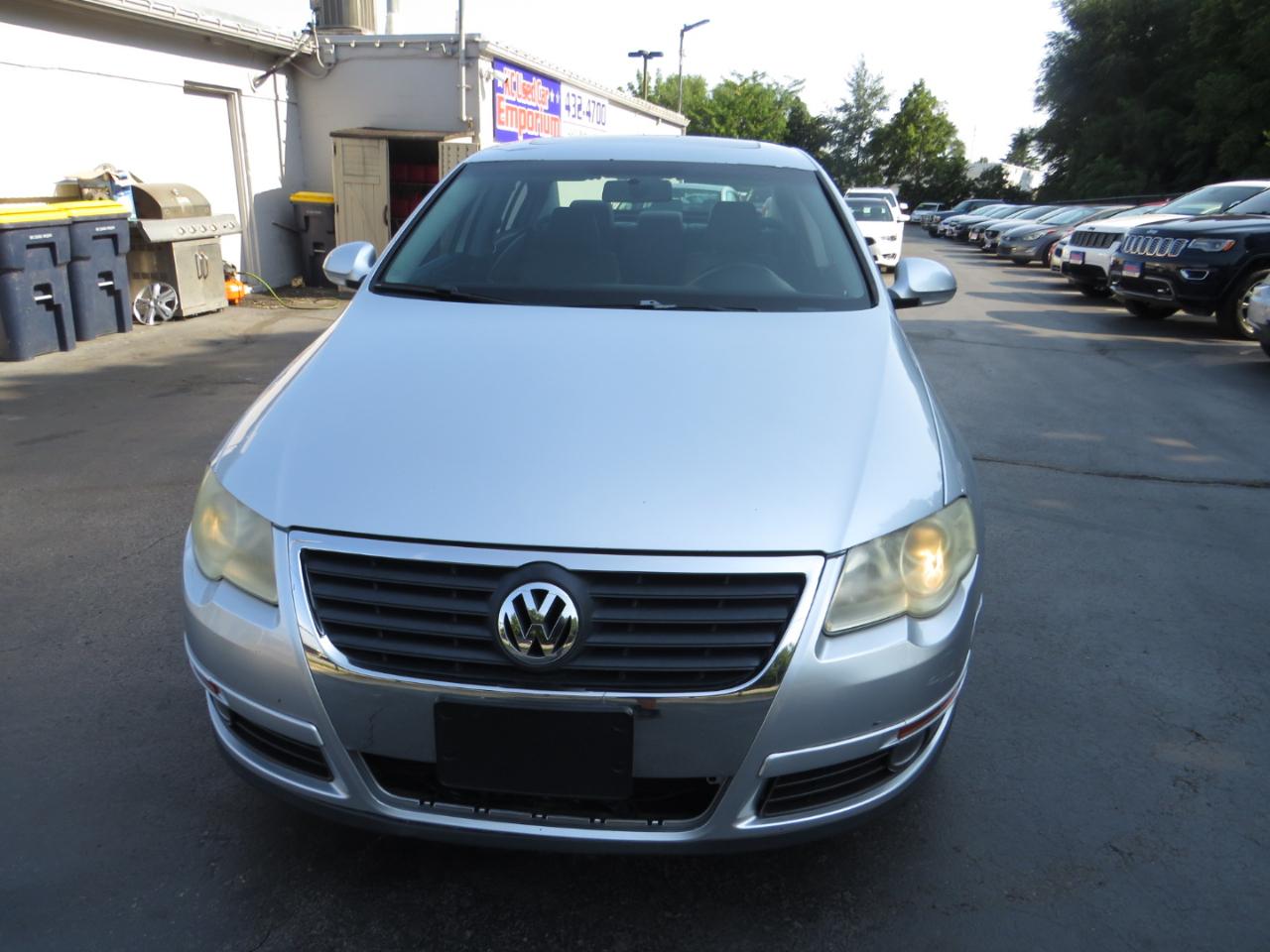 Volkswagen Passat Sedan 4dr Auto Komfort FWD 2009
