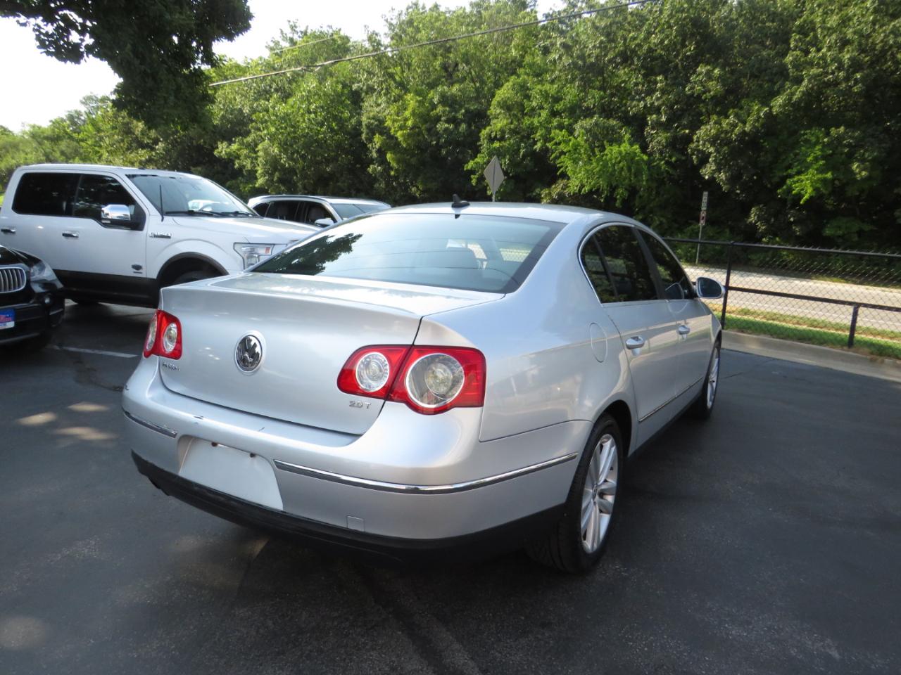 Volkswagen Passat Sedan 4dr Auto Komfort FWD 2009