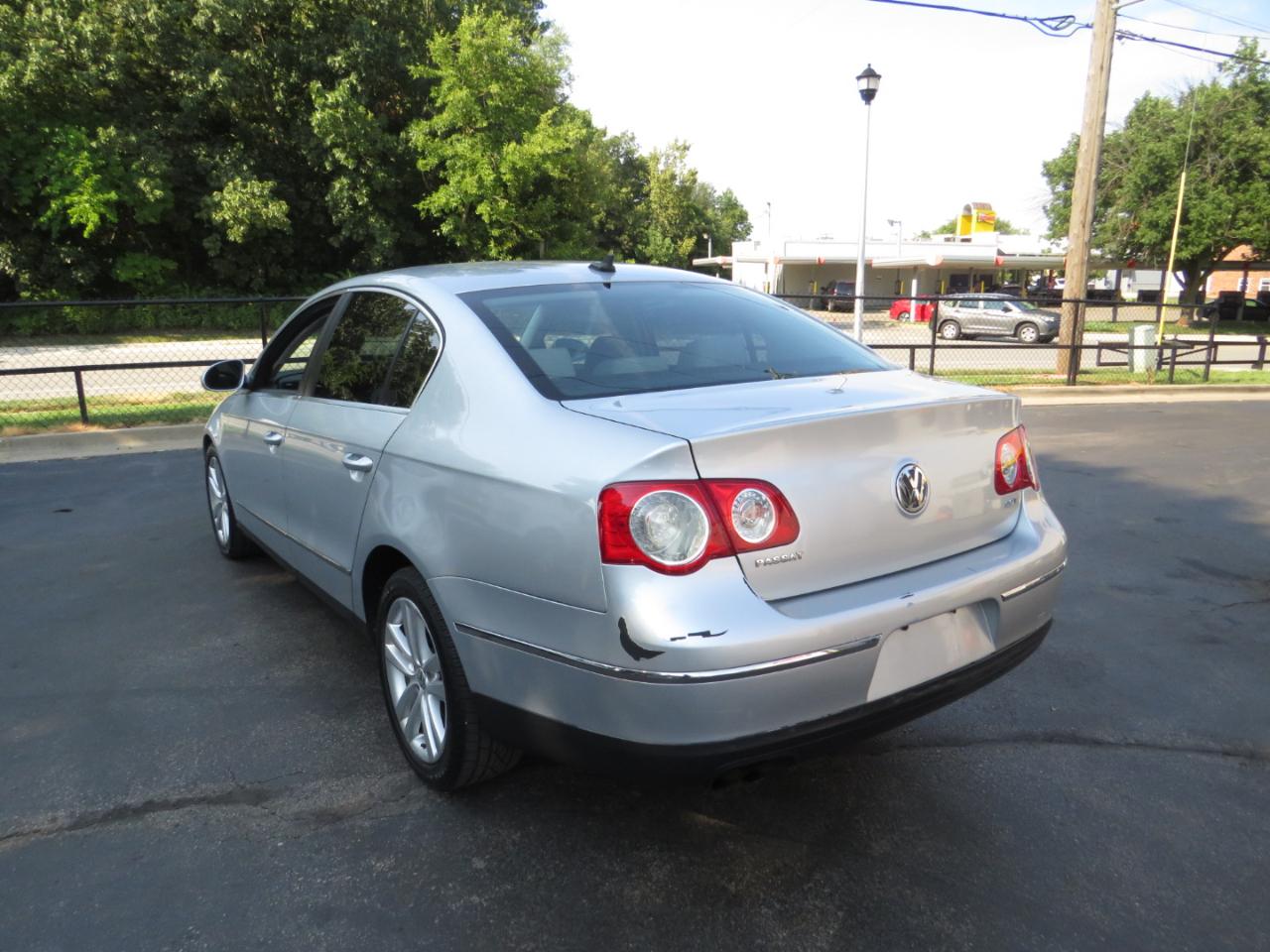 Volkswagen Passat Sedan 4dr Auto Komfort FWD 2009