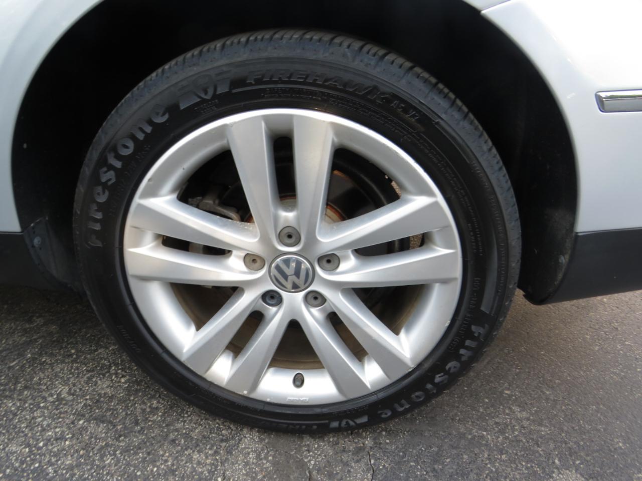 Volkswagen Passat Sedan 4dr Auto Komfort FWD 2009