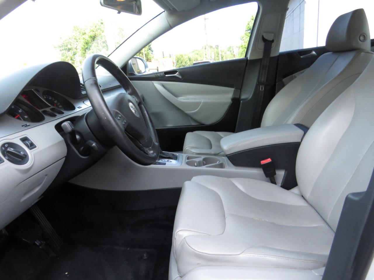 Volkswagen Passat Sedan 4dr Auto Komfort FWD 2009